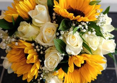 zonnebloemen-met-rozen-bruidsboeket